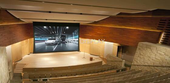 गुणवत्ता कस्टम साइज़ में HD फ़्लेक्सिबल व्हाइट और साइलेंट ट्यूबलर मोटर के साथ बड़ा टैब टेंशन वाला मोटरयुक्त स्क्रीन कारखाना